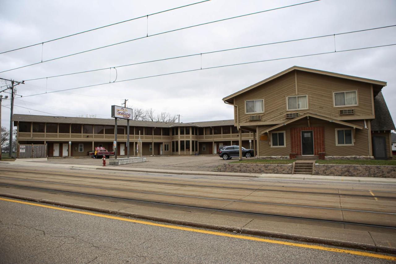 Mendota Snelling Motor Inn מראה חיצוני תמונה