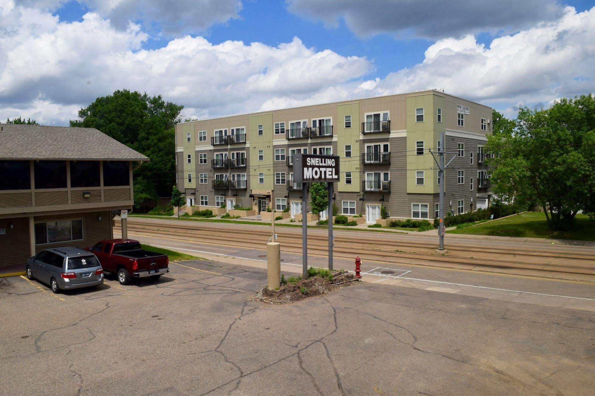 Mendota Snelling Motor Inn מראה חיצוני תמונה