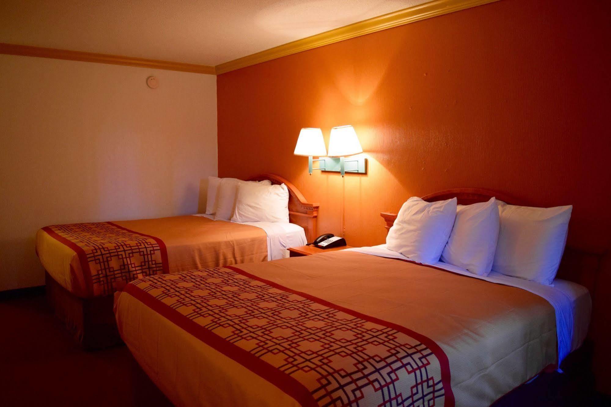 Mendota Snelling Motor Inn מראה חיצוני תמונה