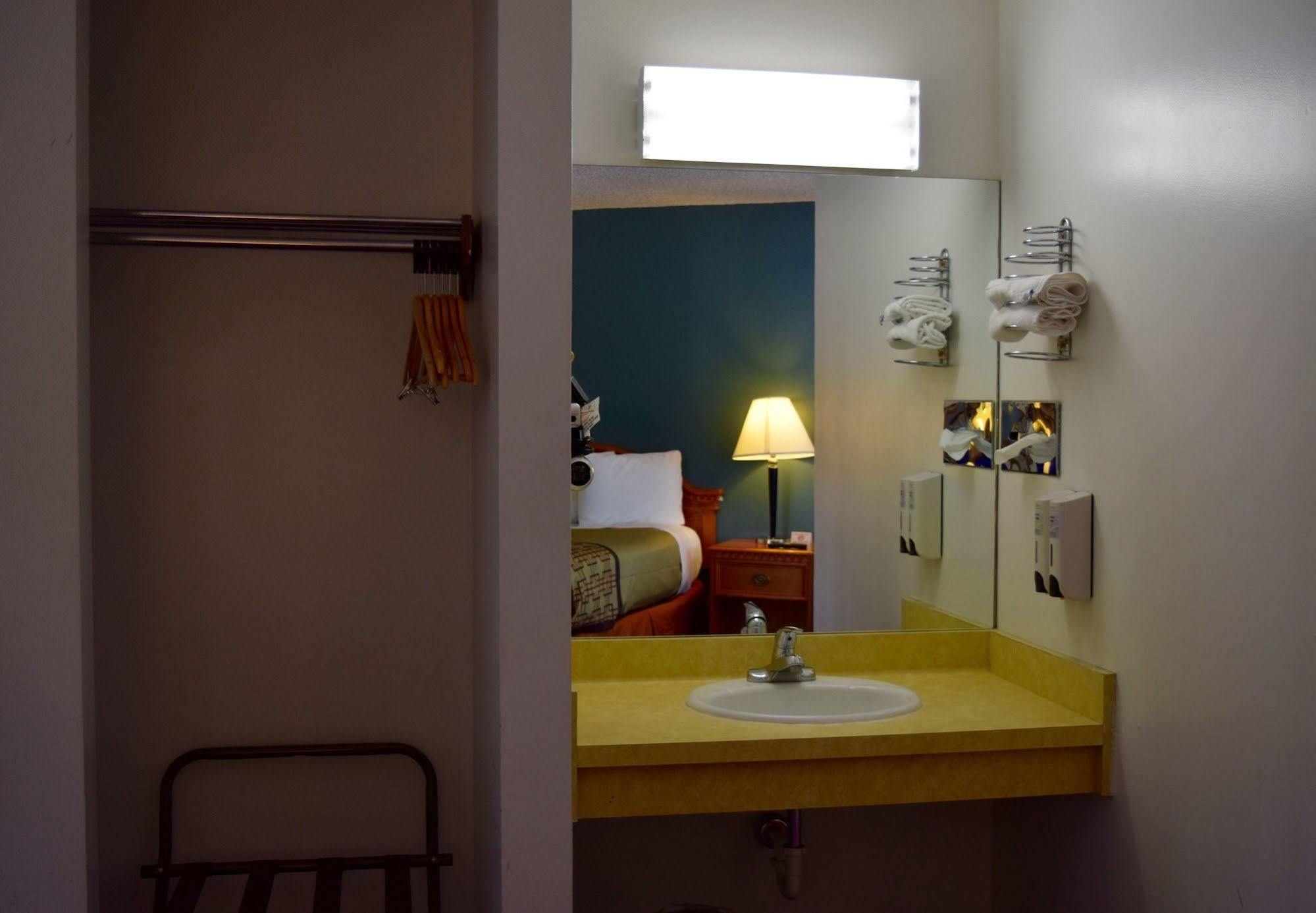 Mendota Snelling Motor Inn מראה חיצוני תמונה