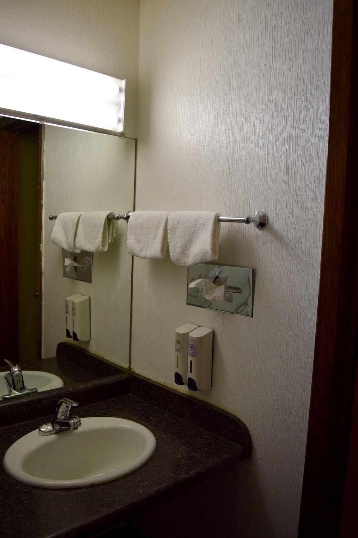 Mendota Snelling Motor Inn מראה חיצוני תמונה