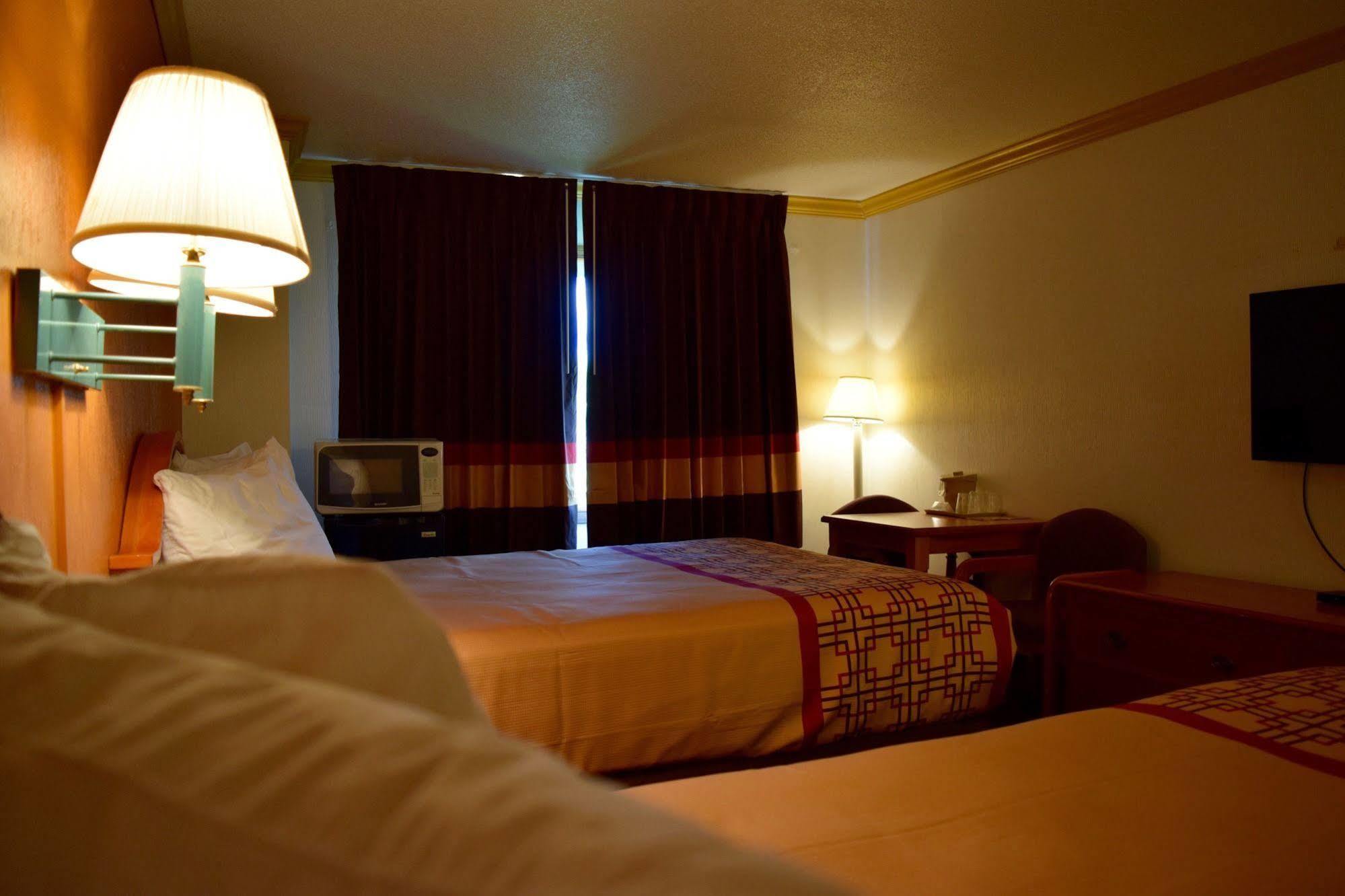 Mendota Snelling Motor Inn מראה חיצוני תמונה